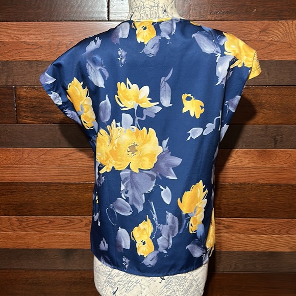 No Brand Tag Scoop Neck Short Sleeve Blue and Yellow Floral Blouse - Picture 8 of 16